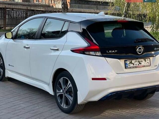 Белый Ниссан Лиф, объемом двигателя 0 л и пробегом 77 тыс. км за 14600 $, фото 2 на Automoto.ua