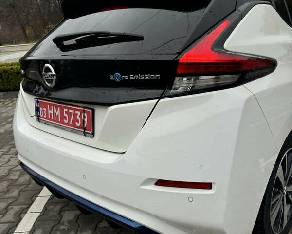 Белый Ниссан Лиф, объемом двигателя 0 л и пробегом 116 тыс. км за 11800 $, фото 11 на Automoto.ua