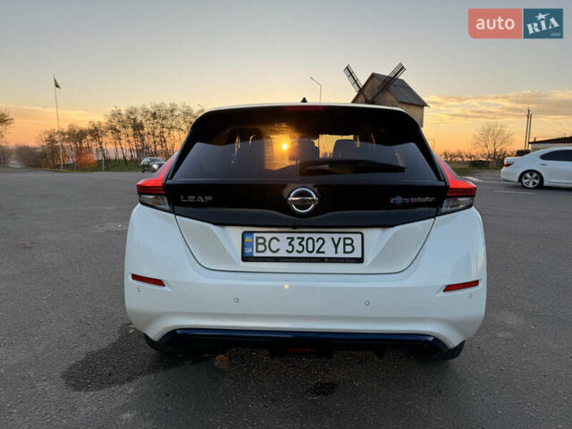 Белый Ниссан Лиф, объемом двигателя 0 л и пробегом 162 тыс. км за 12000 $, фото 2 на Automoto.ua