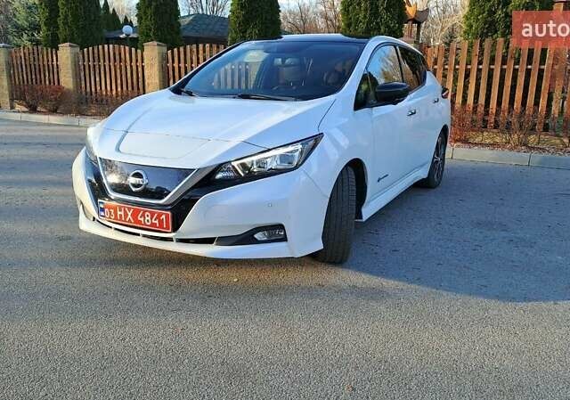 Белый Ниссан Лиф, объемом двигателя 0 л и пробегом 114 тыс. км за 12950 $, фото 1 на Automoto.ua