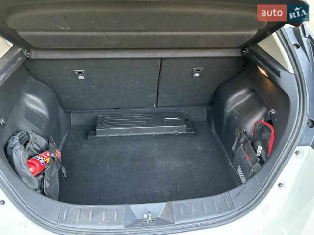 Белый Ниссан Лиф, объемом двигателя 0 л и пробегом 140 тыс. км за 13850 $, фото 21 на Automoto.ua