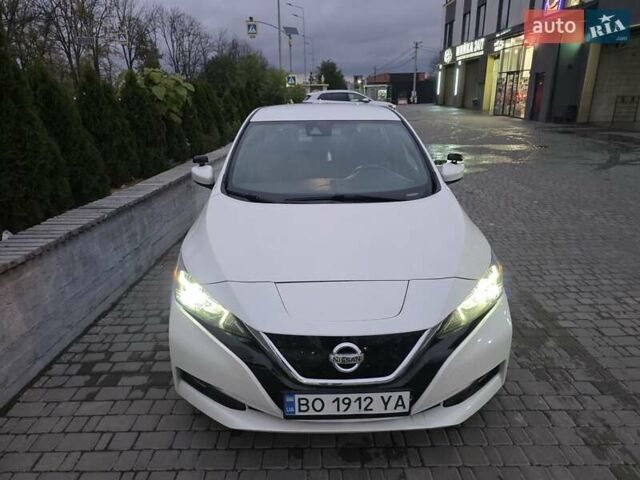 Білий Ніссан Ліф, об'ємом двигуна 0 л та пробігом 90 тис. км за 10000 $, фото 4 на Automoto.ua