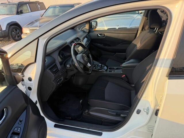 Белый Ниссан Лиф, объемом двигателя 0 л и пробегом 33 тыс. км за 16400 $, фото 8 на Automoto.ua