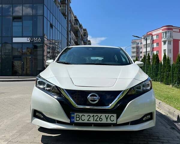 Белый Ниссан Лиф, объемом двигателя 0 л и пробегом 34 тыс. км за 13800 $, фото 4 на Automoto.ua