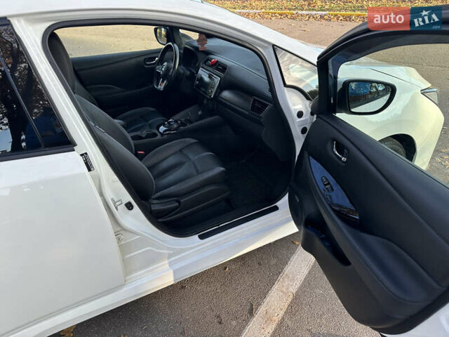 Белый Ниссан Лиф, объемом двигателя 0 л и пробегом 52 тыс. км за 15500 $, фото 21 на Automoto.ua