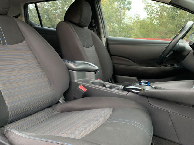 Білий Ніссан Ліф, об'ємом двигуна 40 л та пробігом 80 тис. км за 12800 $, фото 22 на Automoto.ua