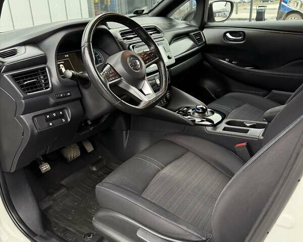 Белый Ниссан Лиф, объемом двигателя 0 л и пробегом 92 тыс. км за 12500 $, фото 17 на Automoto.ua