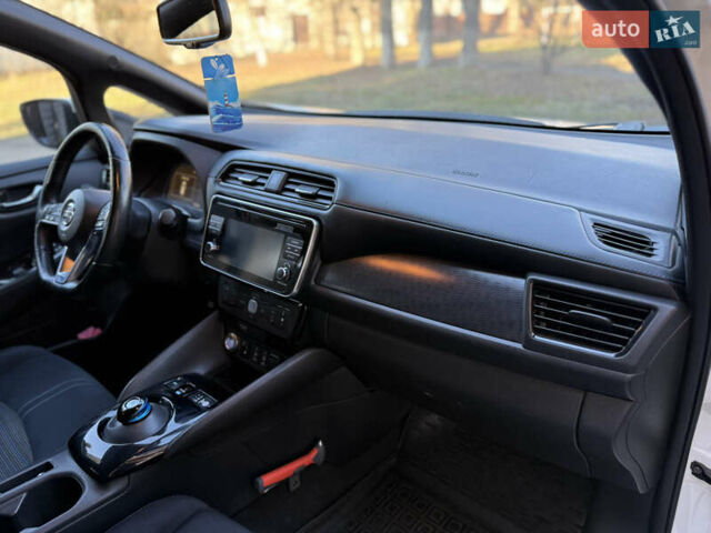 Белый Ниссан Лиф, объемом двигателя 0 л и пробегом 113 тыс. км за 12700 $, фото 11 на Automoto.ua