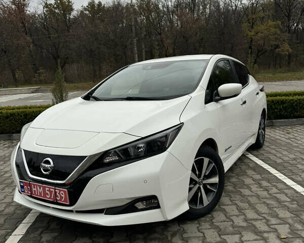 Белый Ниссан Лиф, объемом двигателя 0 л и пробегом 116 тыс. км за 11800 $, фото 32 на Automoto.ua