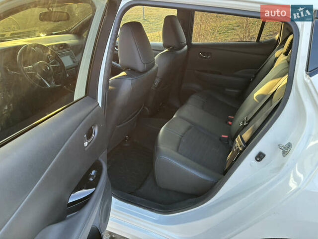 Белый Ниссан Лиф, объемом двигателя 0 л и пробегом 140 тыс. км за 13850 $, фото 12 на Automoto.ua