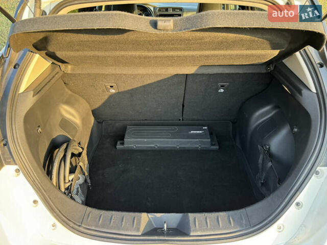 Белый Ниссан Лиф, объемом двигателя 0 л и пробегом 200 тыс. км за 12000 $, фото 12 на Automoto.ua