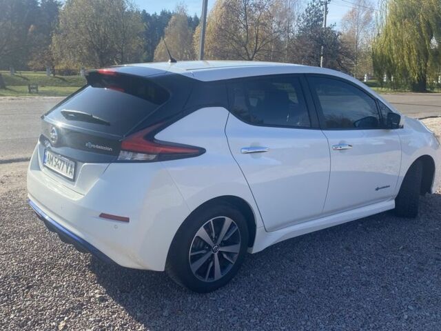 Белый Ниссан Лиф, объемом двигателя 0 л и пробегом 120 тыс. км за 12200 $, фото 4 на Automoto.ua