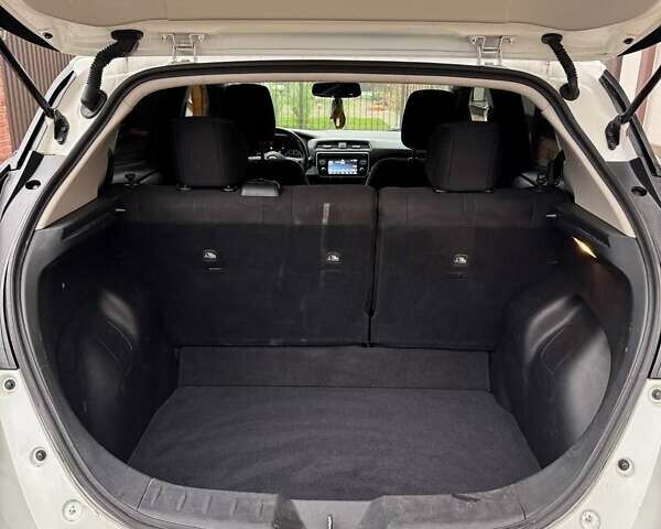 Білий Ніссан Ліф, об'ємом двигуна 0 л та пробігом 105 тис. км за 11700 $, фото 14 на Automoto.ua