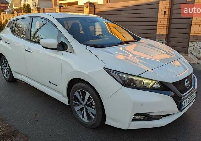 Белый Ниссан Лиф, объемом двигателя 0 л и пробегом 60 тыс. км за 14900 $, фото 17 на Automoto.ua