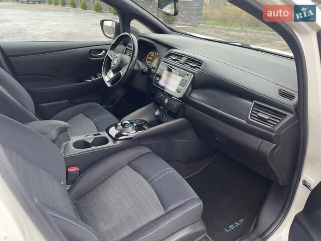 Белый Ниссан Лиф, объемом двигателя 0 л и пробегом 108 тыс. км за 12700 $, фото 21 на Automoto.ua