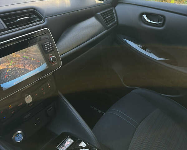 Белый Ниссан Лиф, объемом двигателя 0 л и пробегом 116 тыс. км за 11800 $, фото 87 на Automoto.ua