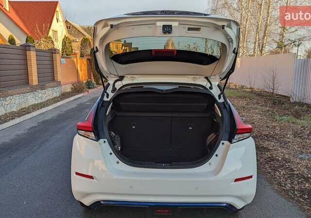 Белый Ниссан Лиф, объемом двигателя 0 л и пробегом 60 тыс. км за 14900 $, фото 19 на Automoto.ua