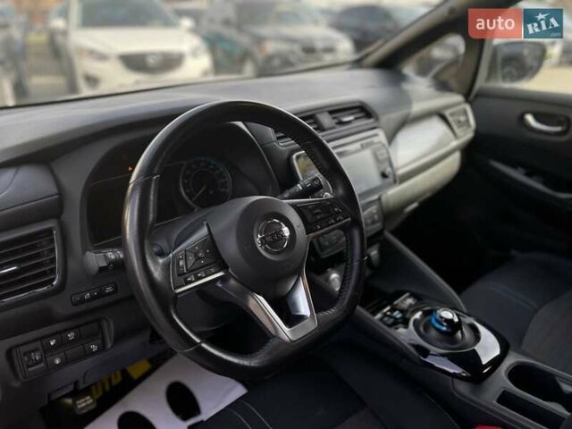 Белый Ниссан Лиф, объемом двигателя 0 л и пробегом 73 тыс. км за 13000 $, фото 12 на Automoto.ua