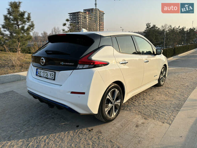 Белый Ниссан Лиф, объемом двигателя 0 л и пробегом 140 тыс. км за 13850 $, фото 1 на Automoto.ua