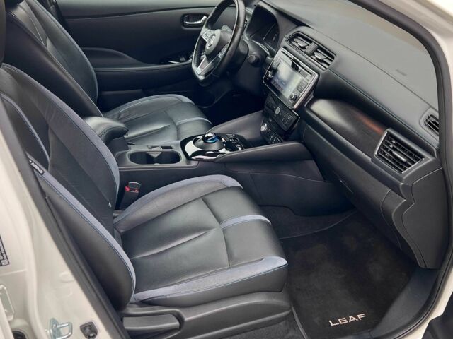 Белый Ниссан Лиф, объемом двигателя 0 л и пробегом 115 тыс. км за 12700 $, фото 21 на Automoto.ua