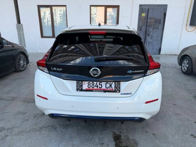 Белый Ниссан Лиф, объемом двигателя 0 л и пробегом 63 тыс. км за 11800 $, фото 6 на Automoto.ua