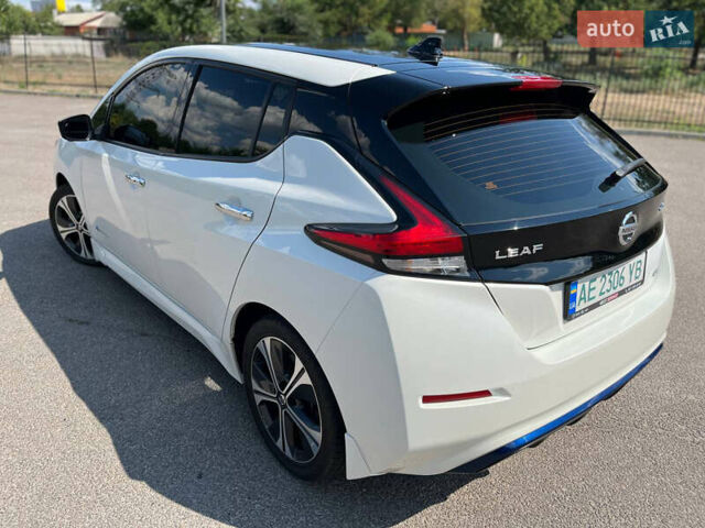 Білий Ніссан Ліф, об'ємом двигуна 0 л та пробігом 45 тис. км за 15500 $, фото 6 на Automoto.ua