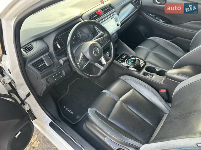 Белый Ниссан Лиф, объемом двигателя 0 л и пробегом 52 тыс. км за 15500 $, фото 20 на Automoto.ua