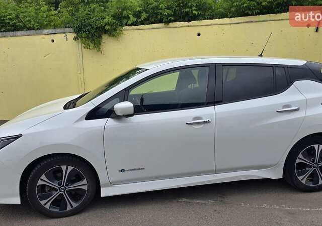 Белый Ниссан Лиф, объемом двигателя 0 л и пробегом 135 тыс. км за 12800 $, фото 2 на Automoto.ua