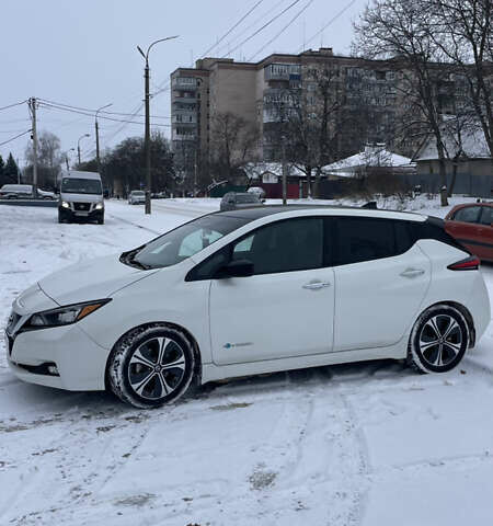 Белый Ниссан Лиф, объемом двигателя 0 л и пробегом 140 тыс. км за 10700 $, фото 4 на Automoto.ua