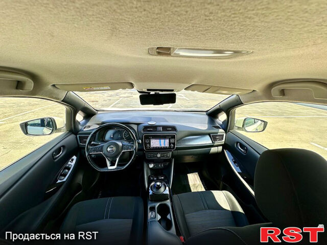 Белый Ниссан Лиф, объемом двигателя 0.13 л и пробегом 44 тыс. км за 12400 $, фото 7 на Automoto.ua