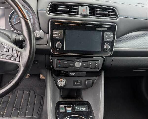 Белый Ниссан Лиф, объемом двигателя 0 л и пробегом 112 тыс. км за 12200 $, фото 13 на Automoto.ua