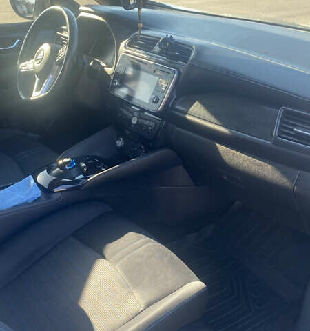 Белый Ниссан Лиф, объемом двигателя 0 л и пробегом 130 тыс. км за 12000 $, фото 5 на Automoto.ua