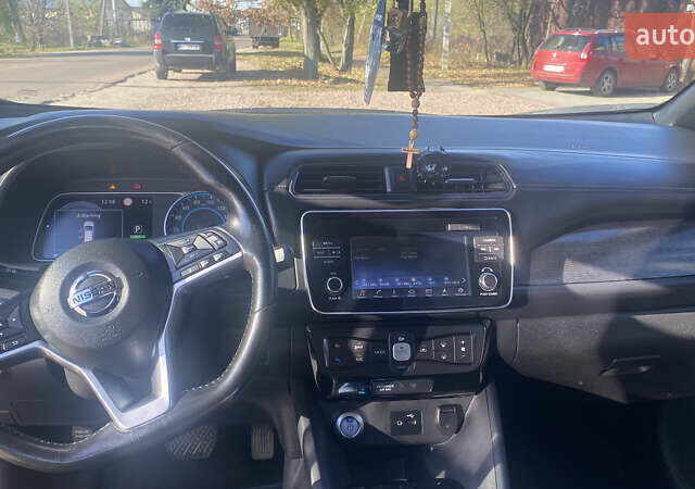 Белый Ниссан Лиф, объемом двигателя 0 л и пробегом 130 тыс. км за 12000 $, фото 11 на Automoto.ua