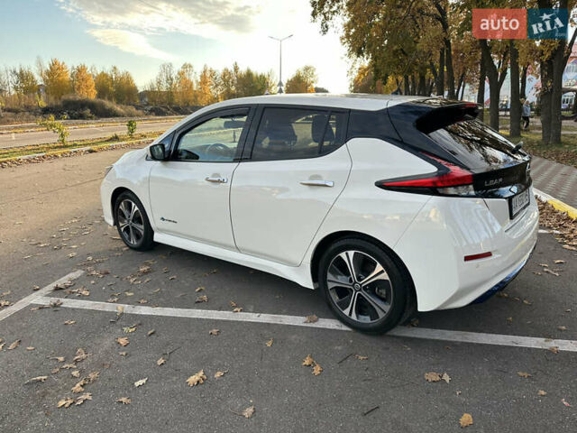 Белый Ниссан Лиф, объемом двигателя 0 л и пробегом 52 тыс. км за 15500 $, фото 11 на Automoto.ua