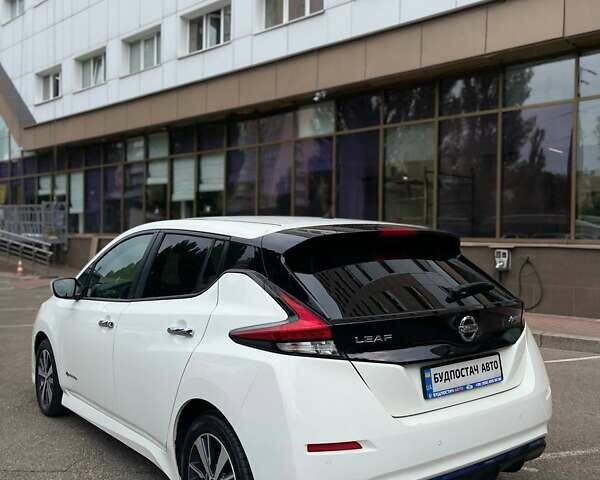 Белый Ниссан Лиф, объемом двигателя 0 л и пробегом 83 тыс. км за 12799 $, фото 9 на Automoto.ua