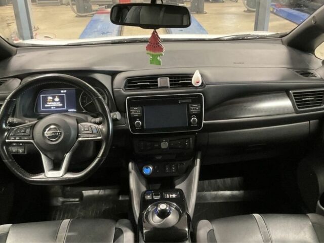 Білий Ніссан Ліф, об'ємом двигуна 0 л та пробігом 124 тис. км за 12500 $, фото 6 на Automoto.ua