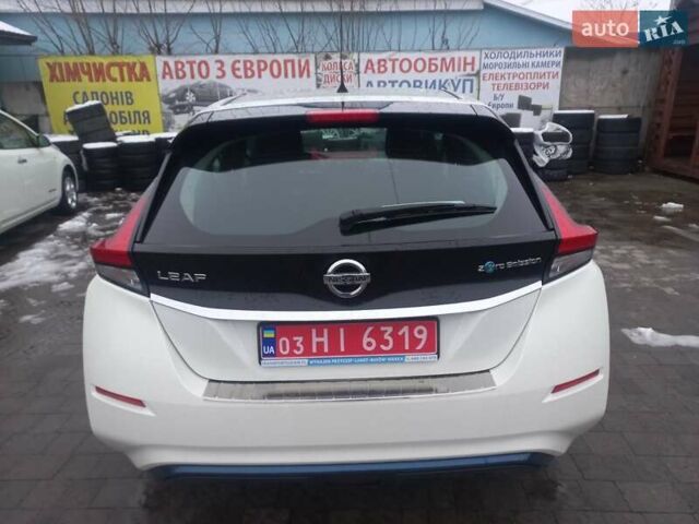 Белый Ниссан Лиф, объемом двигателя 0 л и пробегом 118 тыс. км за 10000 $, фото 5 на Automoto.ua