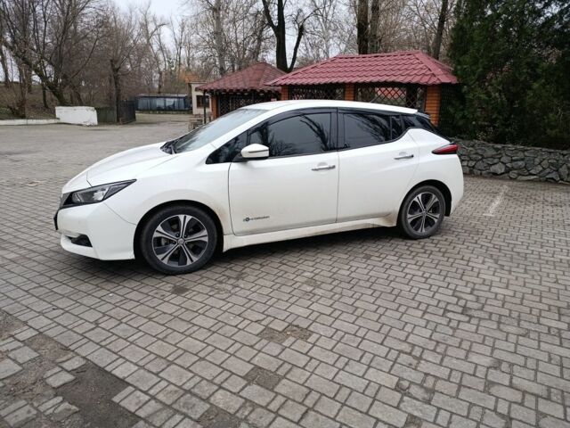 Белый Ниссан Лиф, объемом двигателя 0 л и пробегом 40 тыс. км за 10999 $, фото 4 на Automoto.ua