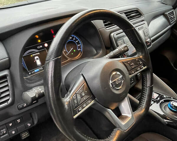 Белый Ниссан Лиф, объемом двигателя 0 л и пробегом 51 тыс. км за 12500 $, фото 16 на Automoto.ua