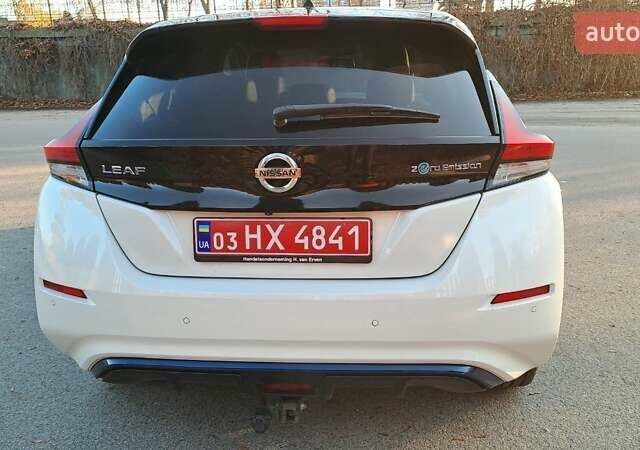 Белый Ниссан Лиф, объемом двигателя 0 л и пробегом 114 тыс. км за 12950 $, фото 5 на Automoto.ua