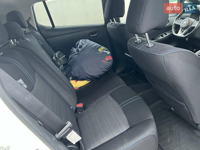 Белый Ниссан Лиф, объемом двигателя 0 л и пробегом 96 тыс. км за 13500 $, фото 15 на Automoto.ua