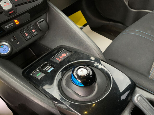 Білий Ніссан Ліф, об'ємом двигуна 40 л та пробігом 80 тис. км за 12800 $, фото 12 на Automoto.ua