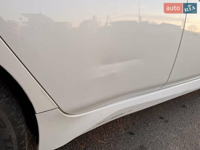 Белый Ниссан Лиф, объемом двигателя 0 л и пробегом 162 тыс. км за 12000 $, фото 14 на Automoto.ua