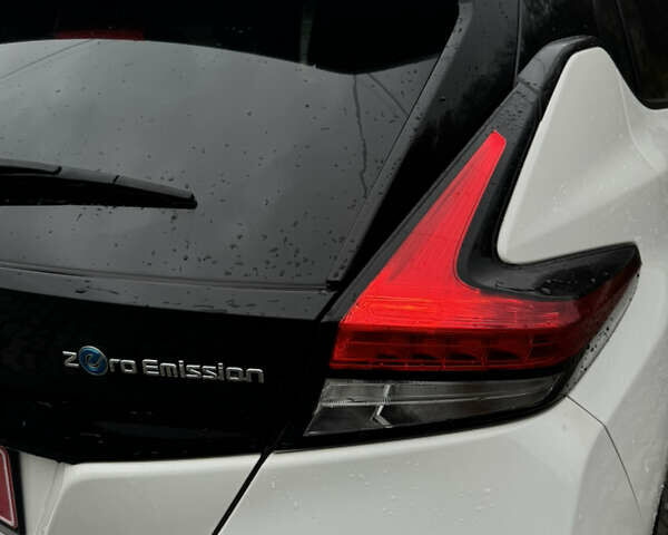 Белый Ниссан Лиф, объемом двигателя 0 л и пробегом 116 тыс. км за 11800 $, фото 109 на Automoto.ua