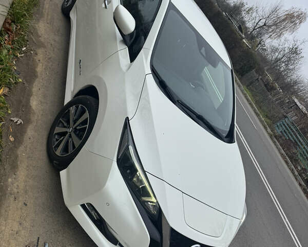 Белый Ниссан Лиф, объемом двигателя 0 л и пробегом 128 тыс. км за 10300 $, фото 11 на Automoto.ua