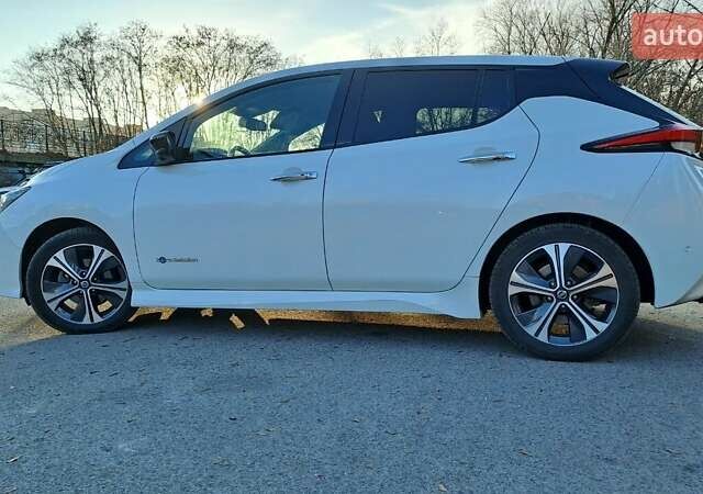 Белый Ниссан Лиф, объемом двигателя 0 л и пробегом 114 тыс. км за 12950 $, фото 11 на Automoto.ua