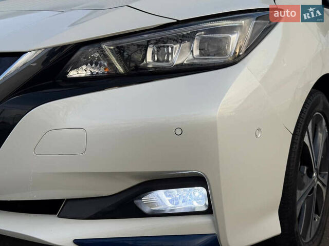 Білий Ніссан Ліф, об'ємом двигуна 0 л та пробігом 67 тис. км за 11500 $, фото 17 на Automoto.ua