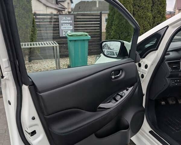 Белый Ниссан Лиф, объемом двигателя 0 л и пробегом 112 тыс. км за 12200 $, фото 11 на Automoto.ua