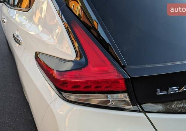 Белый Ниссан Лиф, объемом двигателя 0 л и пробегом 60 тыс. км за 14900 $, фото 12 на Automoto.ua