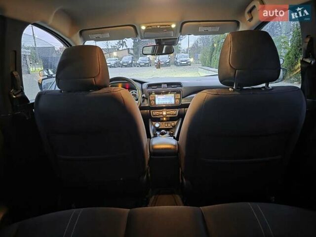 Білий Ніссан Ліф, об'ємом двигуна 0 л та пробігом 90 тис. км за 10000 $, фото 7 на Automoto.ua